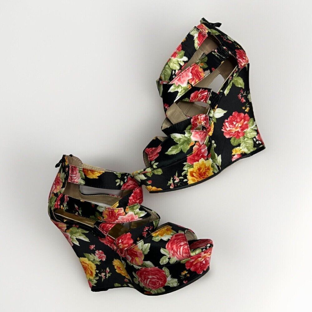 Red Circle Floral Platform Women’s shoes Size 10